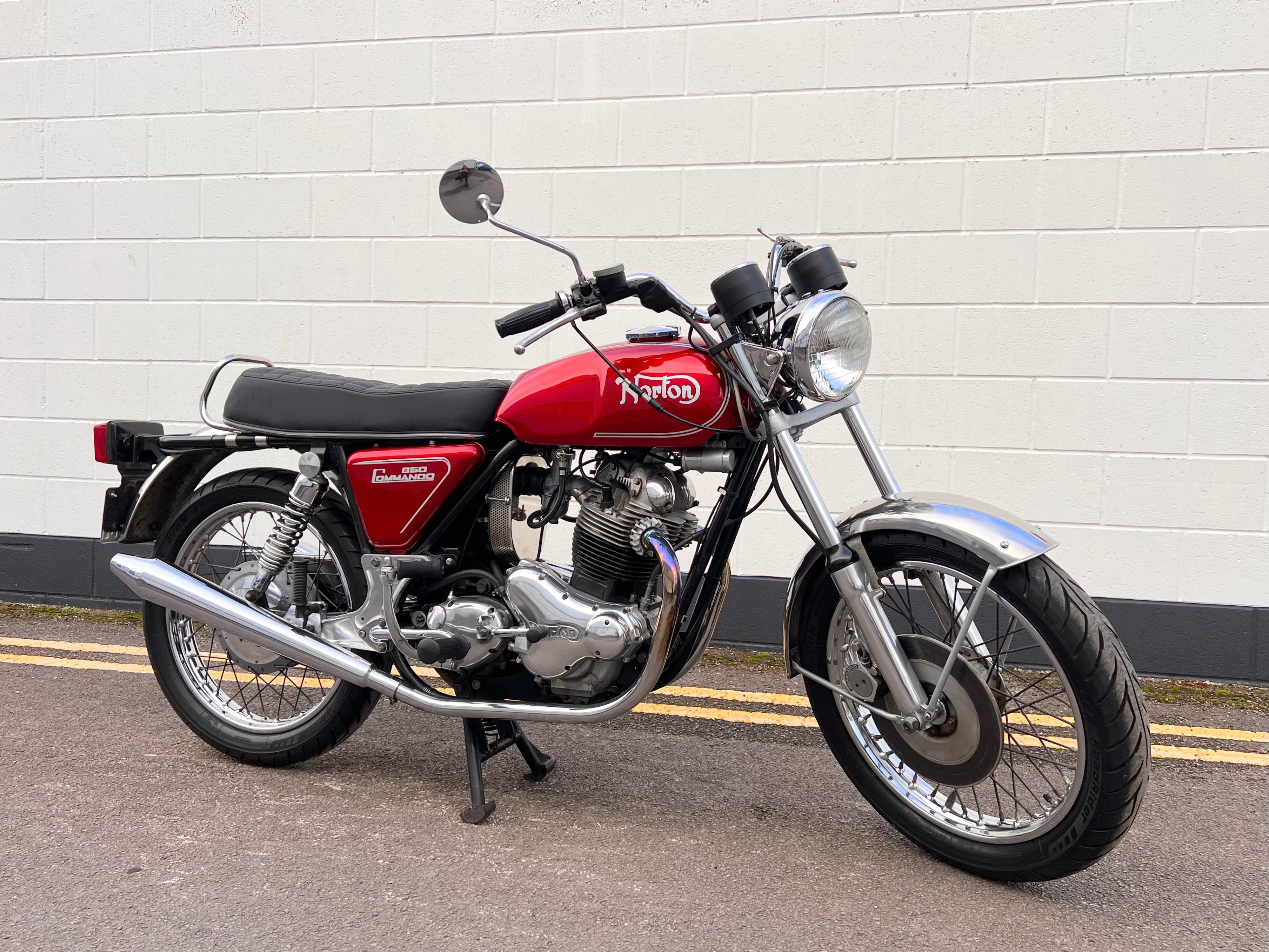 red norton commando